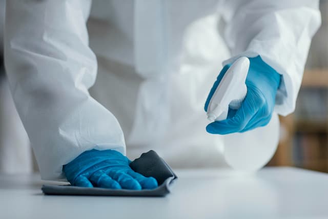 How to Make Glass Cleaners for Commercial and Industrial Applications