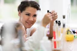 Niacinamide vs Retinol: Choosing the Right Active Ingredients for Skincare Manufacturing