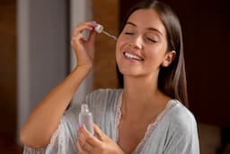 Oleic Acid for Skin: Formulation Benefits &amp; Its Role in Emollient Manufacturing