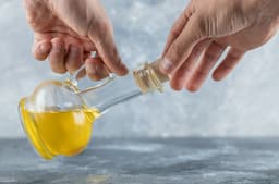 Castor Oil vs. Black Castor Oil in Personal Care Manufacturing: Which Delivers Better Results?