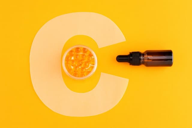 Niacinamide vs Vitamin C: Elchemy’s Guide to Sourcing Actives for Skincare Innovation