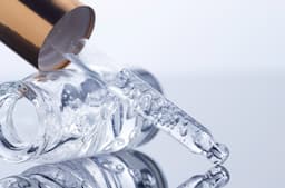 How to Stabilize Niacinamide and Glycolic Acid in Large-Scale Skincare Production?