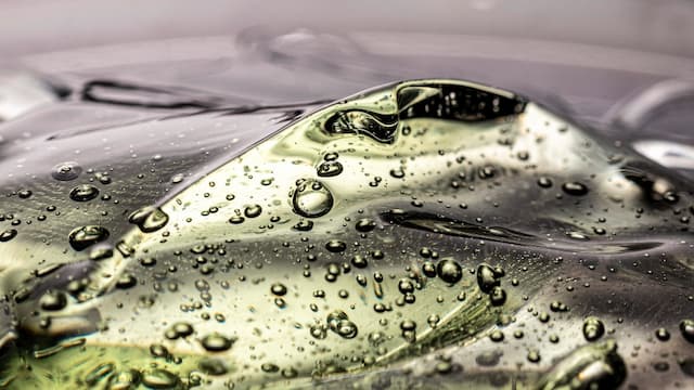 Polyethylene Glycol vs Ethylene Glycol: What Industrial Buyers Need to Know Before Sourcing