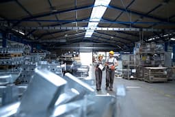 Uses for Methyl Ethyl Ketone and Elchemy&#8217;s Role in Supplying Industrial-Grade MEK with Technical Support