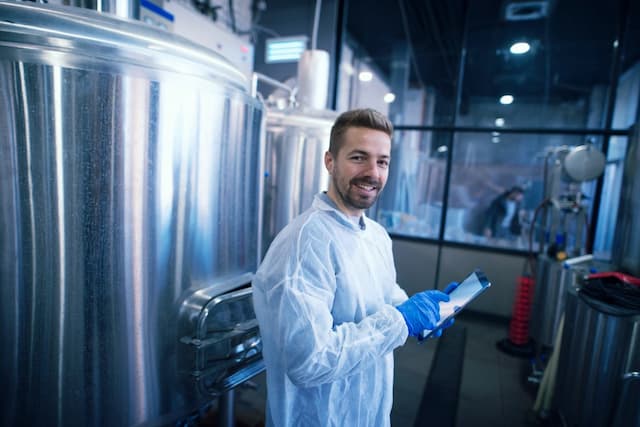 What Is a Distributor of Specialty Chemicals and How to Choose the Right Specialty Chemical Suppliers