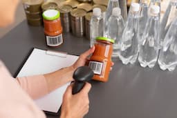 Private Label vs OEM: A Guide for Brands Working with Custom Formulation Manufacturers