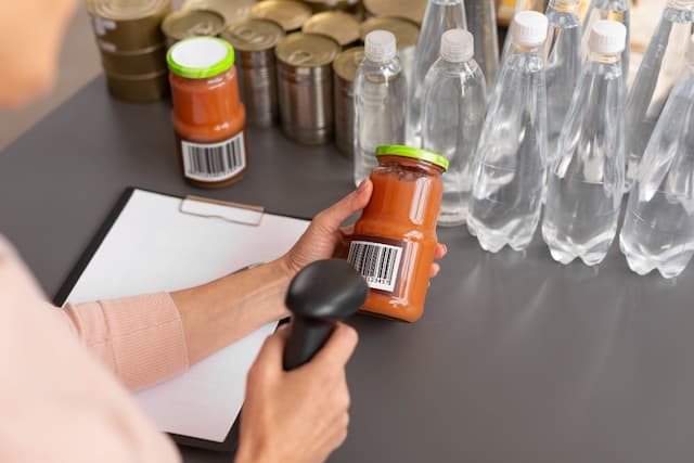 Private Label vs OEM: A Guide for Brands Working with Custom Formulation Manufacturers