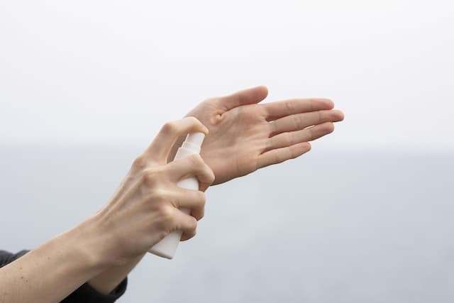 Hydrogen Peroxide vs. Isopropyl Alcohol: Which Disinfectant Suits Your Industrial Process?