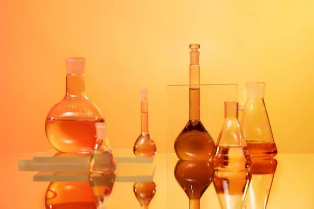 Denatured Alcohol vs Acetone: Chemical Composition and Cleaning Efficiency