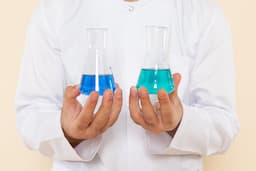 Ethanol vs Methanol: Choosing the Right Alcohol Base for Perfume and Aroma Development