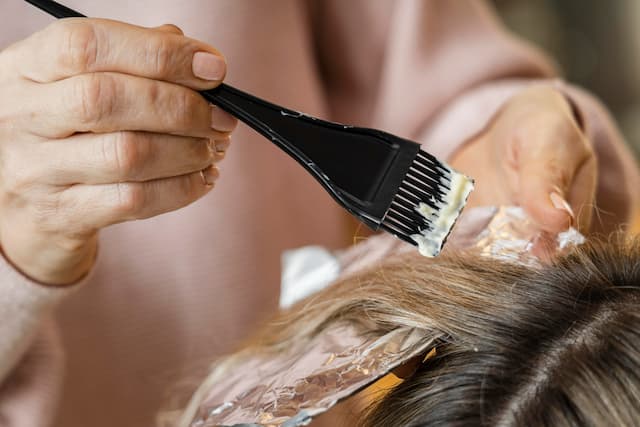 Why the Cosmetic Industry Relies on Hydrogen Peroxide for Hair Bleaching