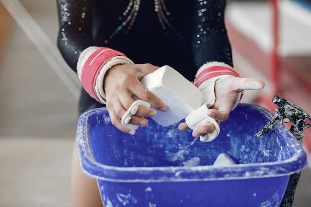 How Caustic Soda Is Used in Textile Industry: From Cotton Processing to Dyeing Excellence