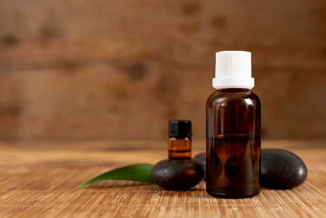 The Complete Guide to Eugenol Essential Oil: Properties and Applications