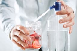 How the Structure of Nitric Acid Shapes Its Industrial Applications